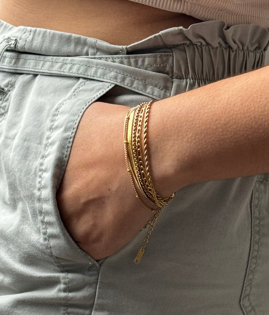 Leah Collection basic gold bracelet