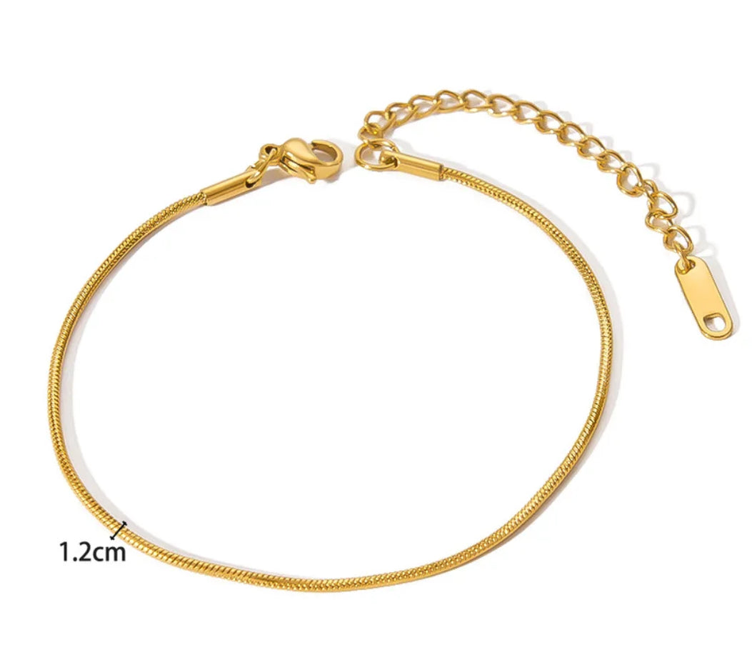 Leah Collection basic gold bracelet