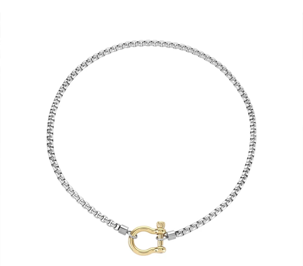 Lorena gold and silver necklace with hourseshoe lock