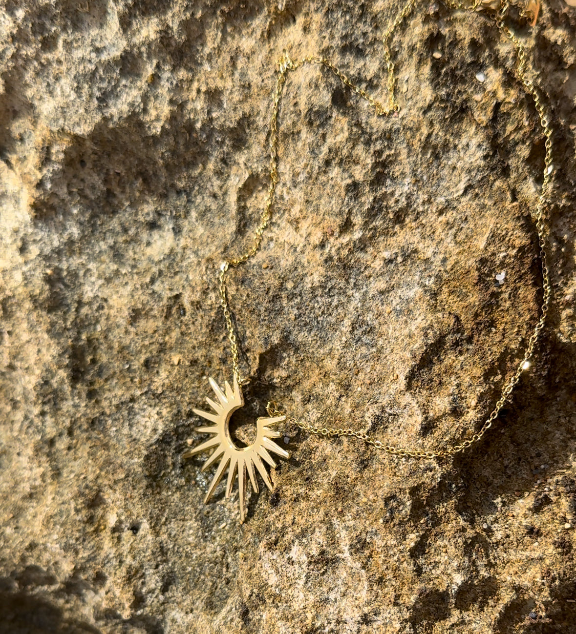 Sol María gold sun necklace